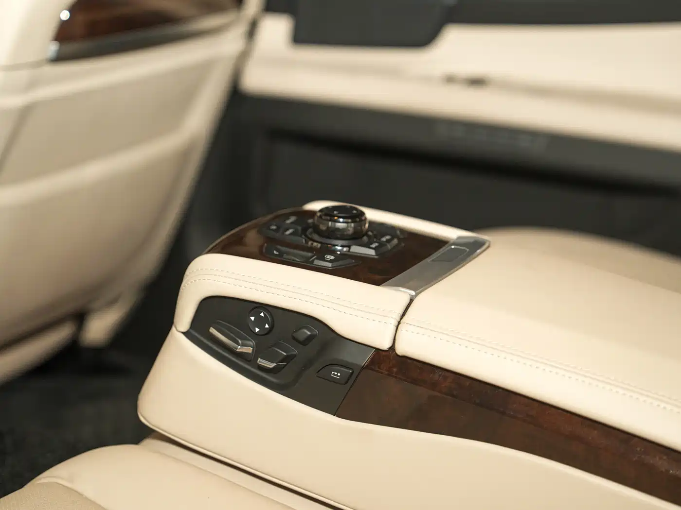 BMW 7 Series 2012 760Li 25th Anniversary Limited Edition фото 25