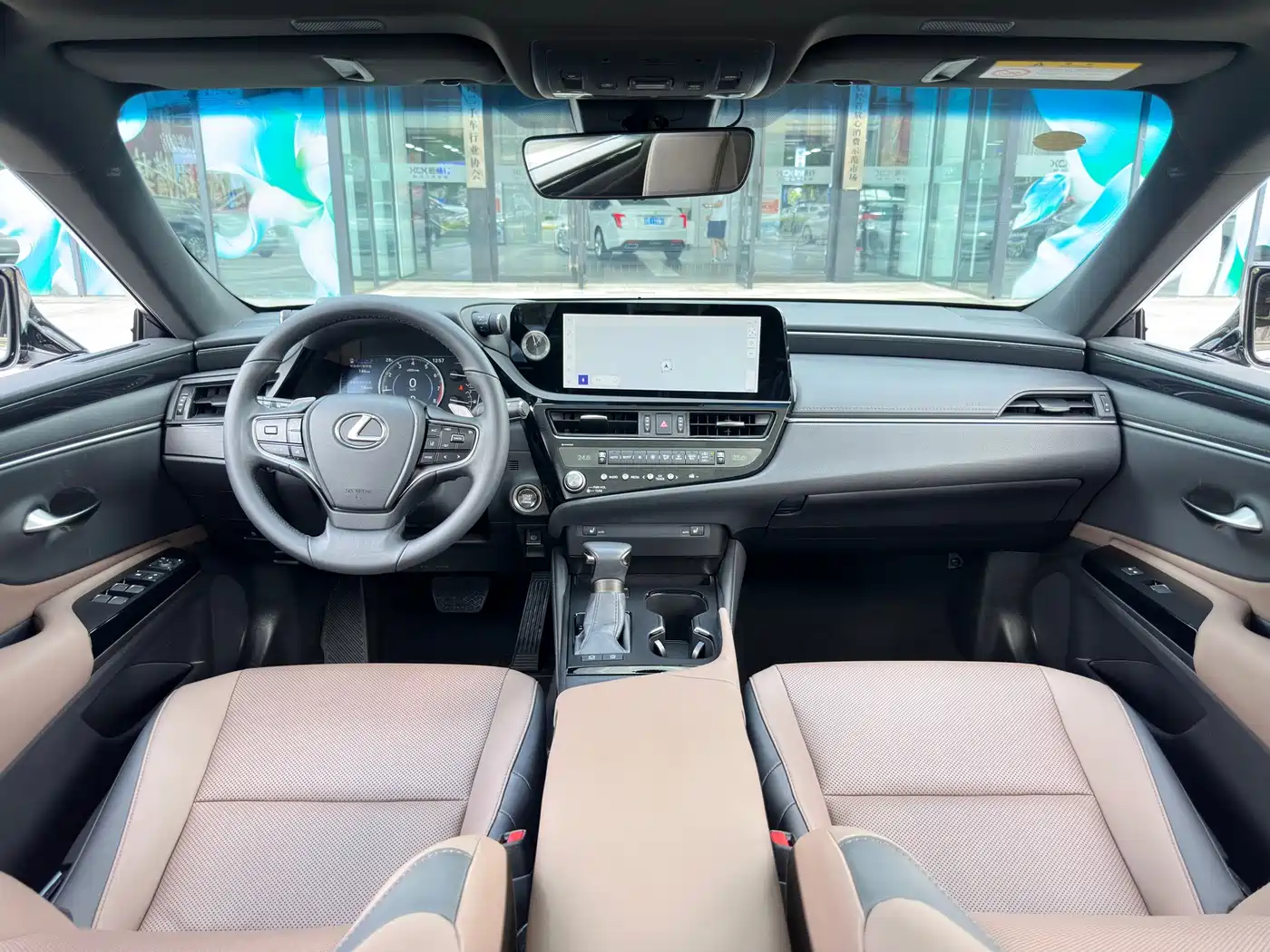 Фото 11 - Lexus ES