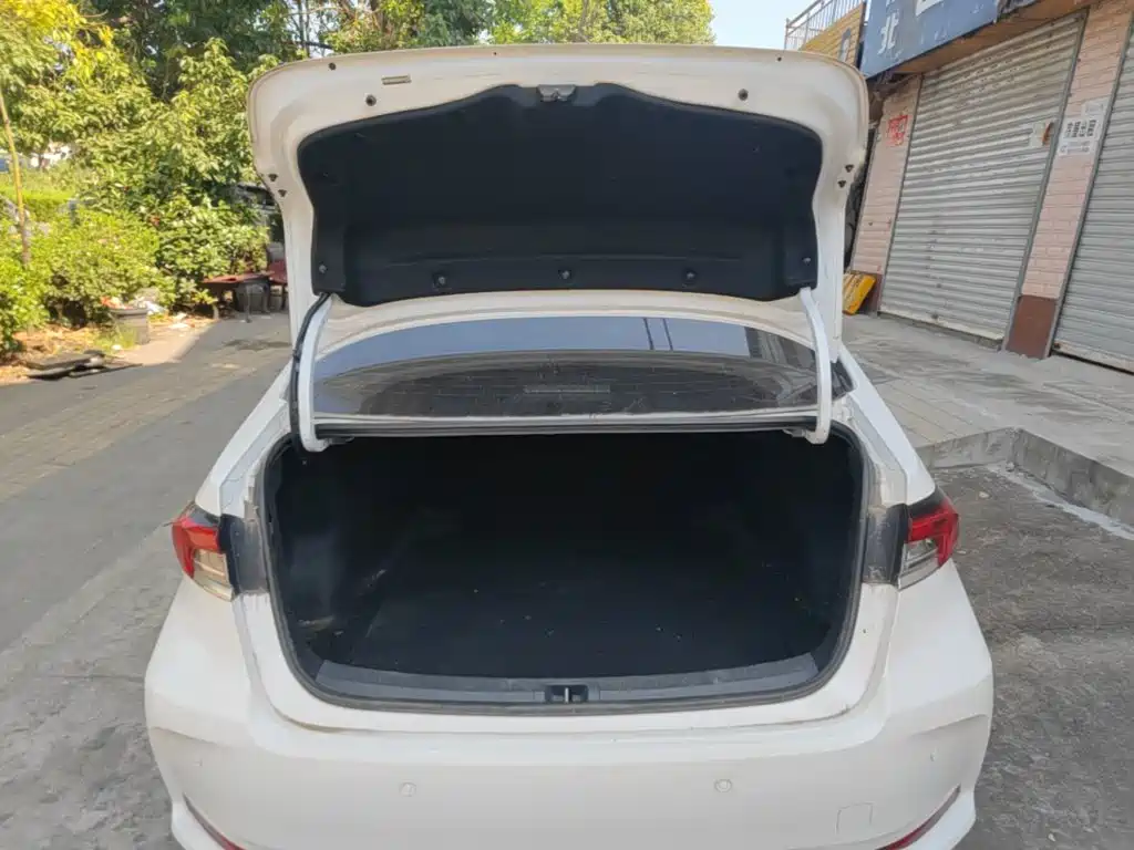 Photo 19 - Toyota Corolla