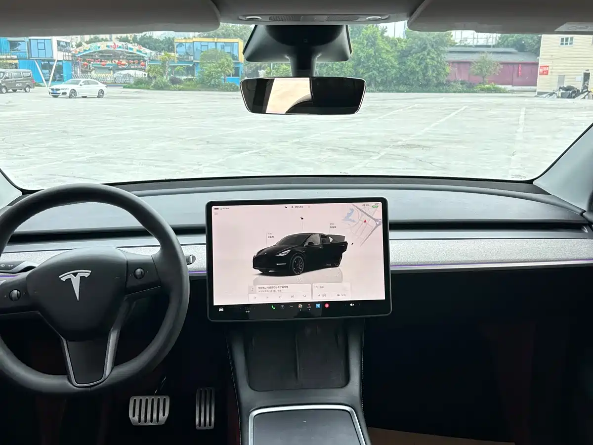 TESLA MODEL Y
