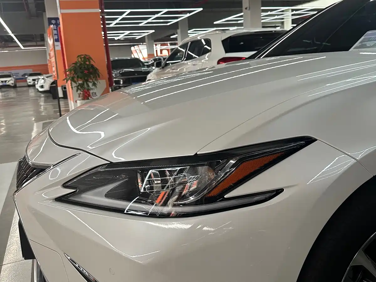 Lexus ES 2022 200 Excellence Edition фото 12