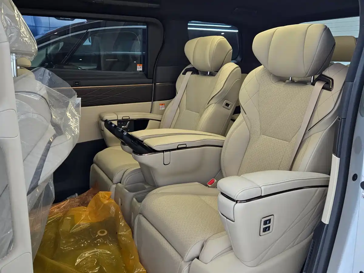 Toyota Vellfire 2024 Crown Hybrid 2.5L Executive Premium Edition фото 22