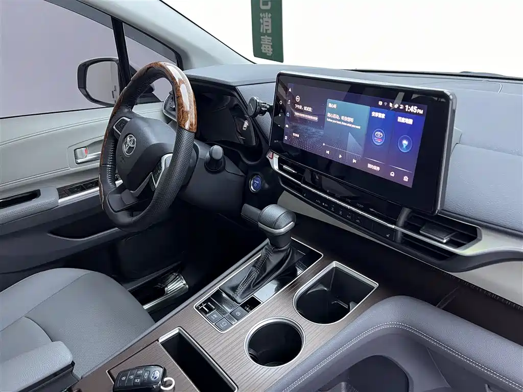 Toyota Granvia 2023 2.5L Hybrid Luxury Edition фото 24
