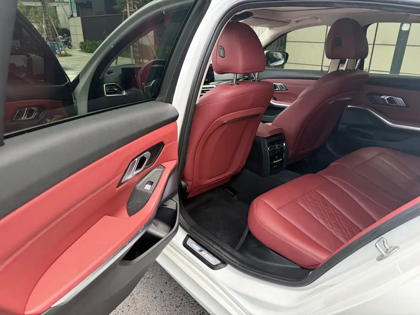 BMW 3 Series 2023 320Li M Sport Package фото 9