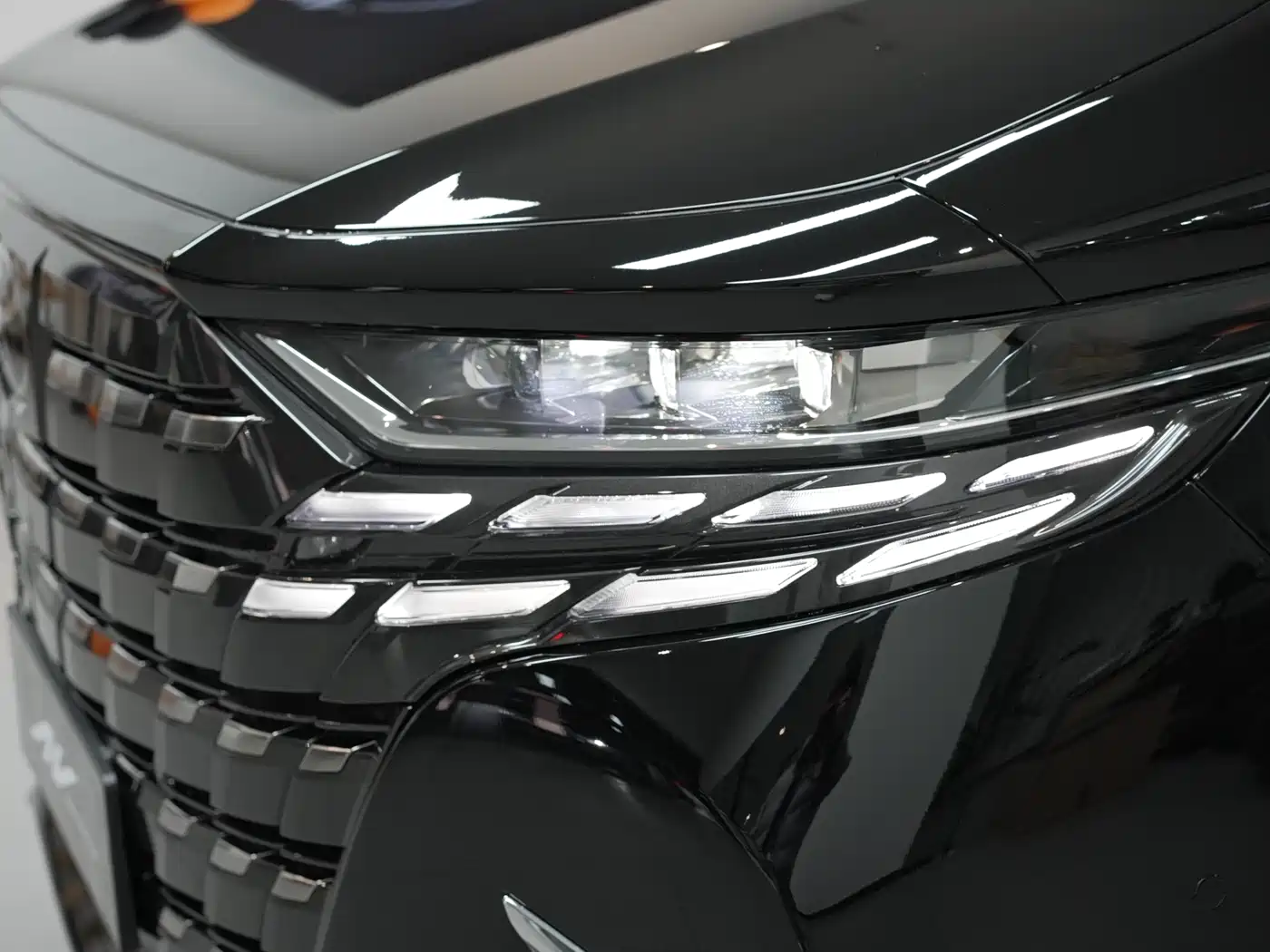 Toyota Alphard 2024 Hybrid 2.5L Ultimate Enjoyment Edition фото 3