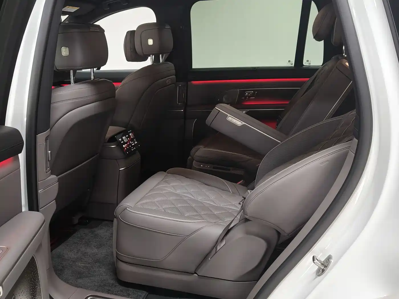 NIO ES8 2026 2025 Model 6-Seat Executive Luxury Edition
