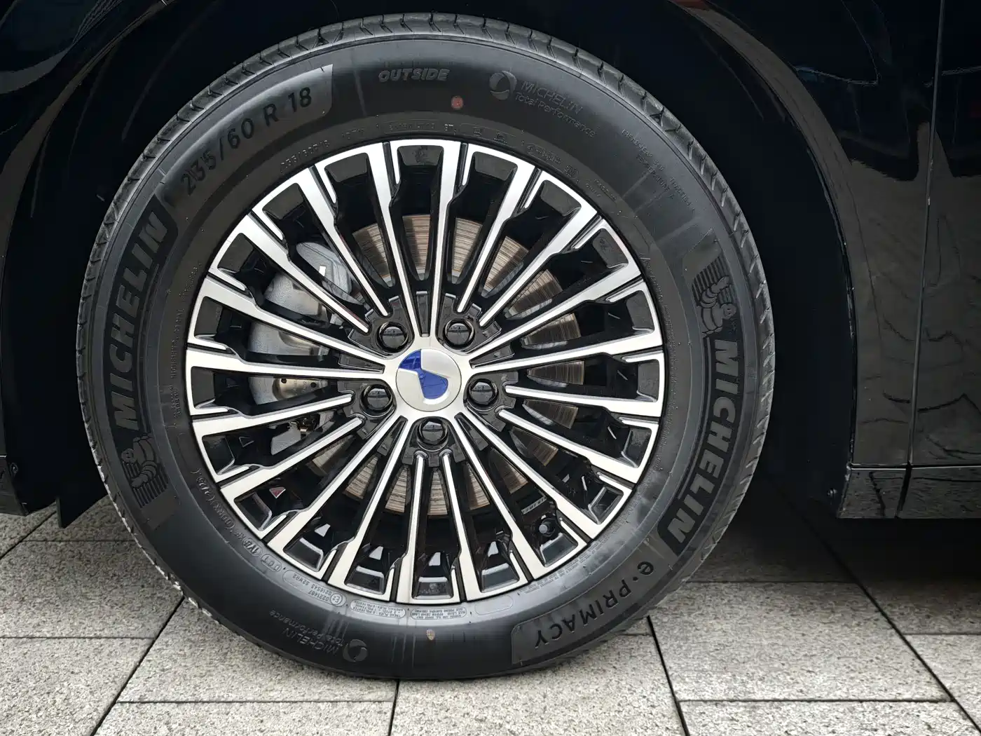 Denza D9 2024 DM-i 980 AWD Premium фото 4