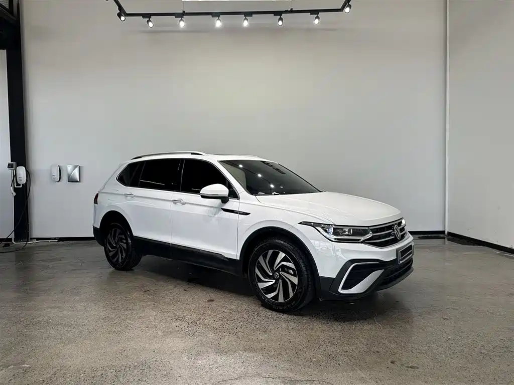 Volkswagen Tiguan L 2023 300TSI Automatic 2WD Smart Enjoyment Edition фото 4