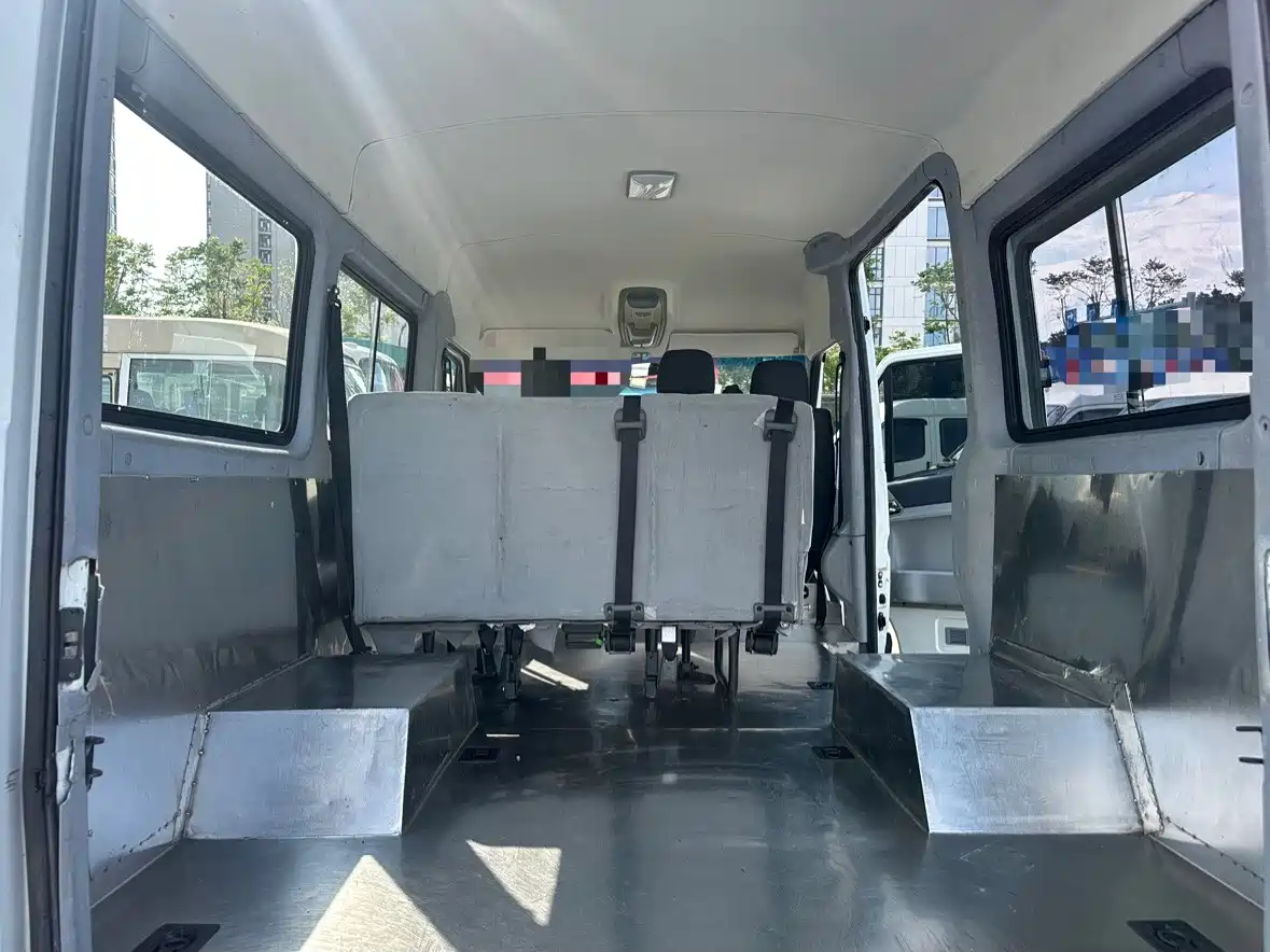 Iveco Bodhi 2018 2017 2.5T Classic A32 Bus Medium Roof 6-7 Seater 47Z5
