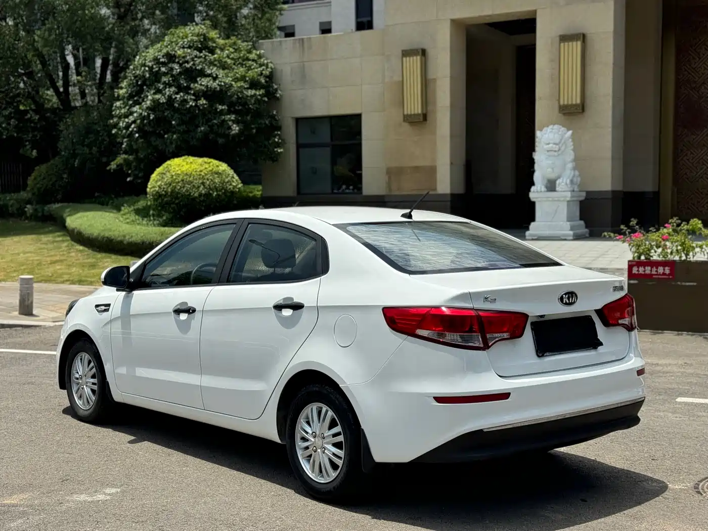 Kia K2 2017 2015 Sedan 1.4L AT GLS
