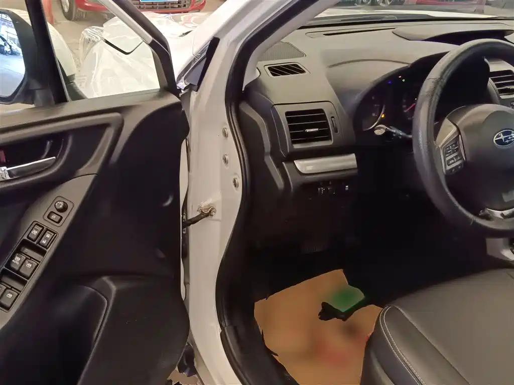 Subaru Forester 2014 2.0i Automatic Luxury Edition фото 16