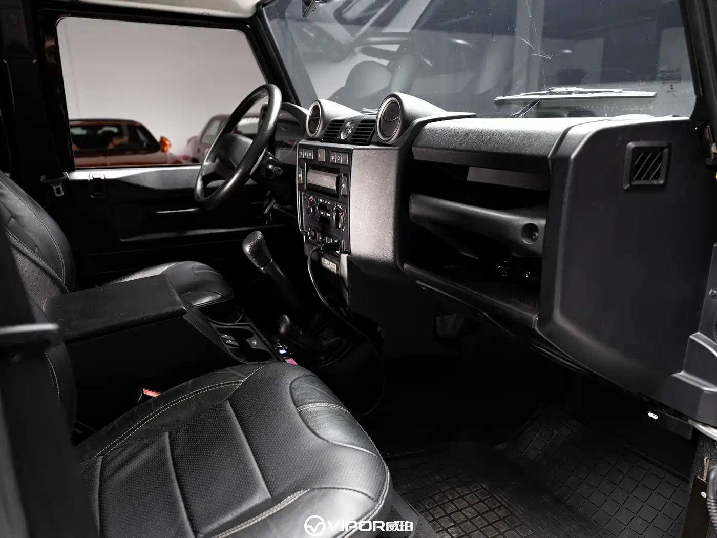 Land Rover Defender фото 7