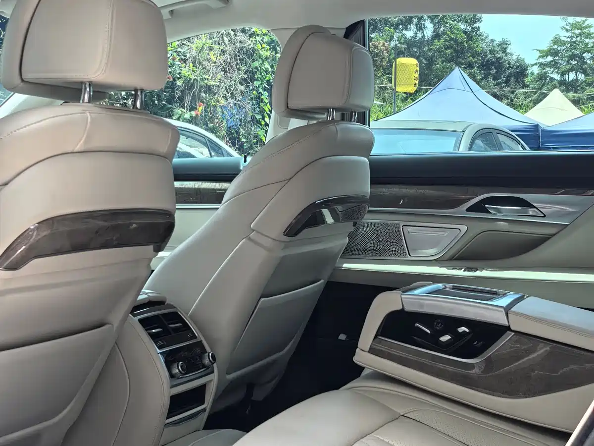 BMW 7 Series 2019 Facelift 740Li Exclusive M Sport Package фото 6