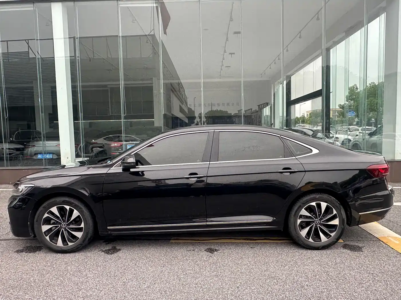 Volkswagen Passat 2023 Facelift 280TSI Starlight Elite Edition фото 13
