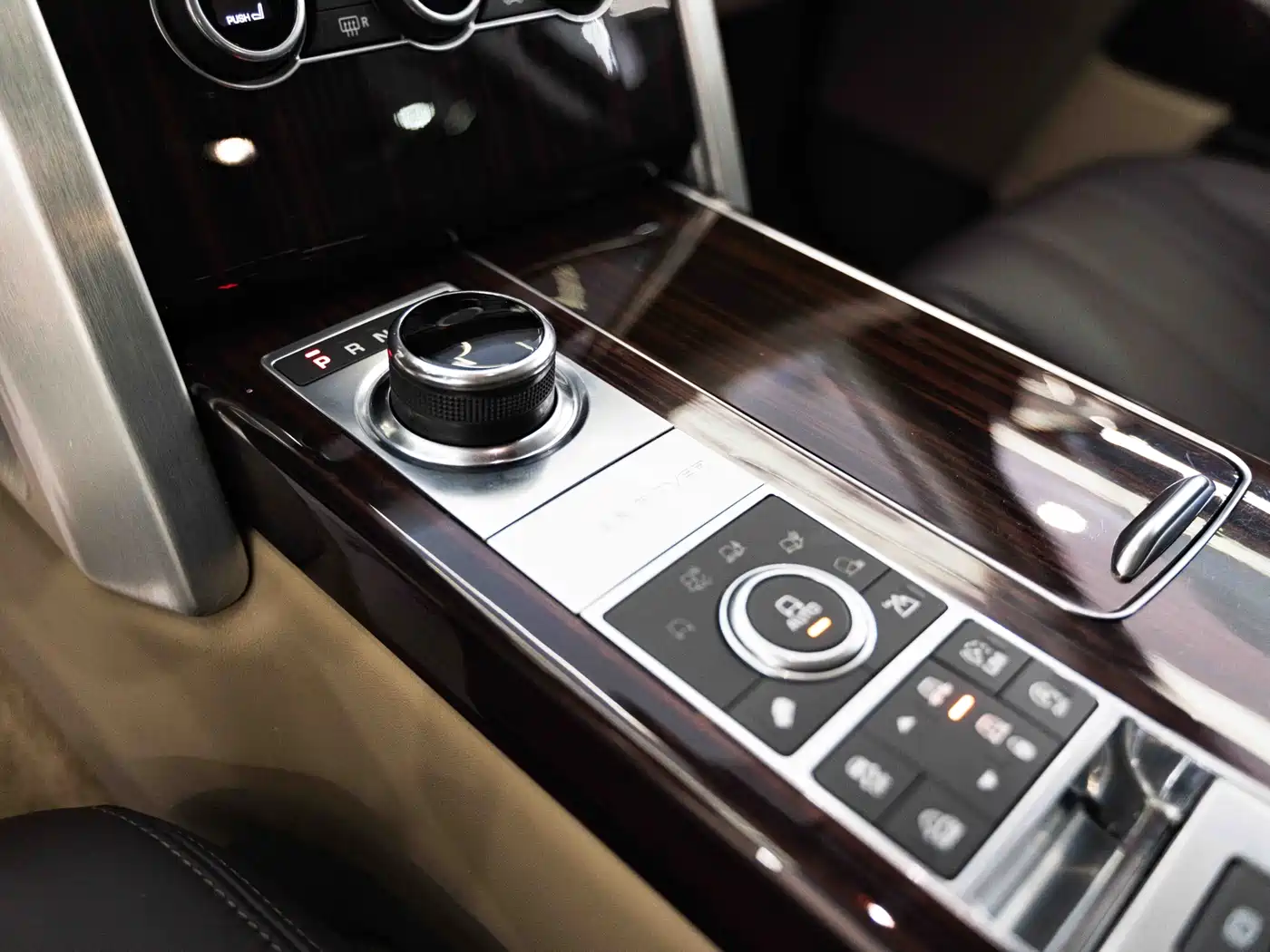 Land Rover Range Rover 2017 3.0 SC V6 Golden Age Edition фото 13
