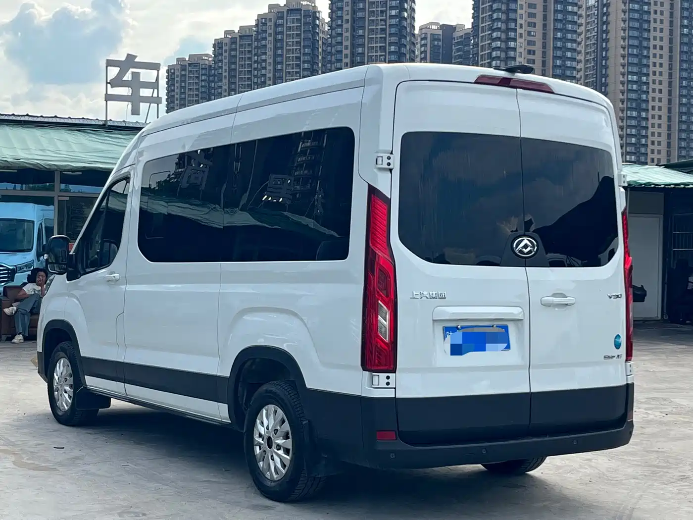 Maxus Xintu V90 2023 2022 2.0T Auto Zhida Operation RWD Extended Wheelbase Super High Roof Single Rear Tire 9-Seater