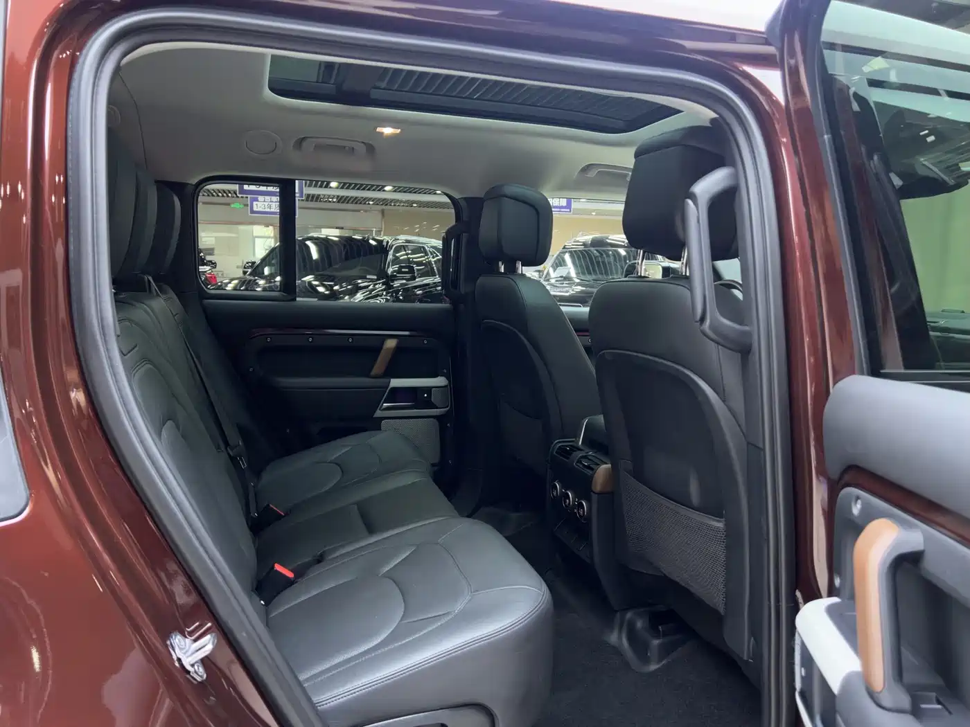 Land Rover Defender 2023 Model Year 130 3.0T P400 HSE фото 4