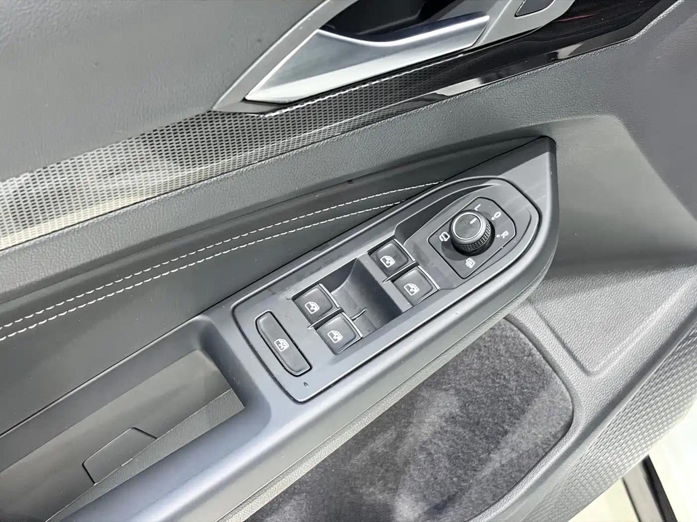 Volkswagen Golf 2023 280TSI DSG R-Line Lite фото 11