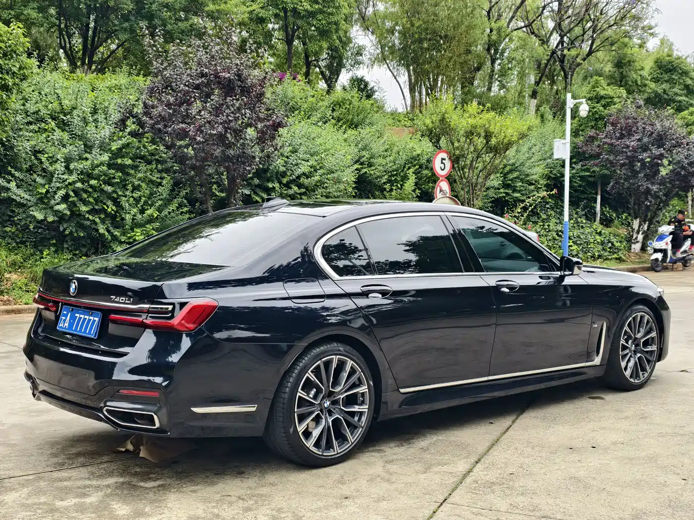 BMW 7 Series 2021 Model 740Li Leading M Sport Package фото 9