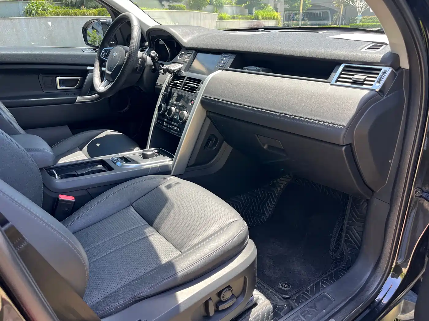 Land Rover Discovery Sport 2018 240PS SE Edition фото 10