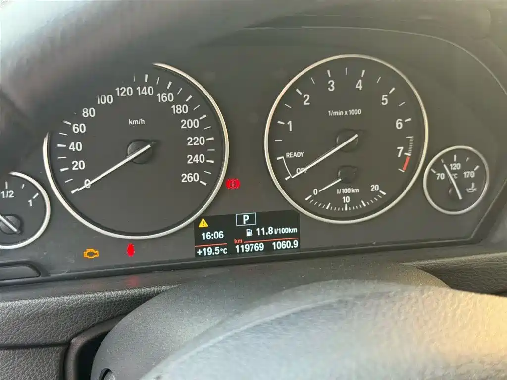 BMW 3 Series GT 2014 320i Leading Edition фото 9