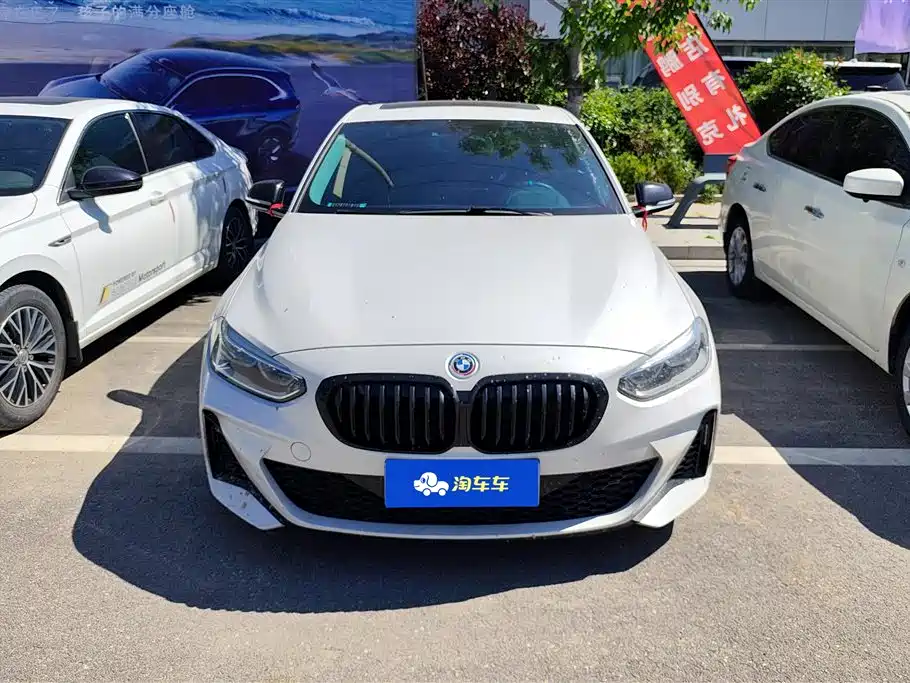 BMW 1 Series 2021 125i M Sport Black Night Edition фото 2