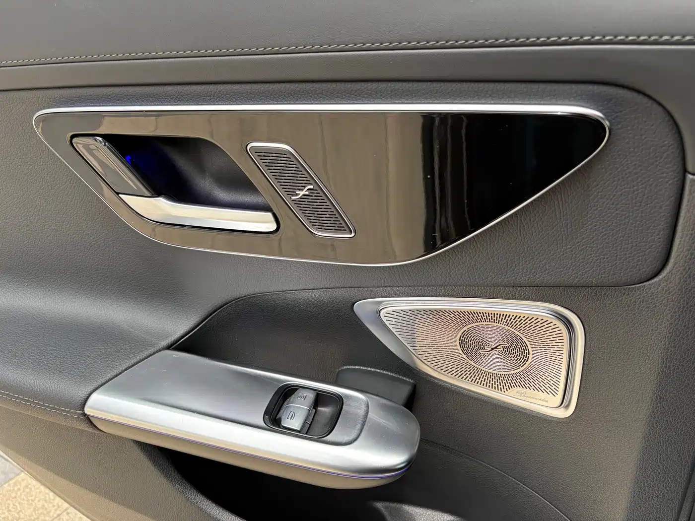 Mercedes-Benz C-Class 2024 C 260 L Night Edition Sport фото 13