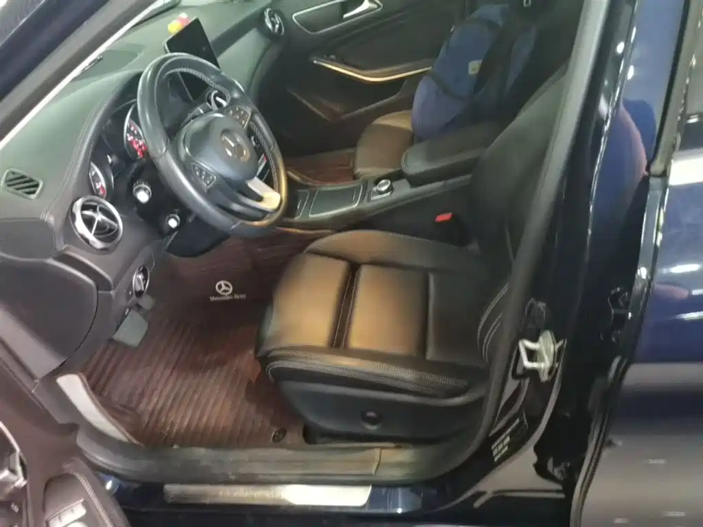 Mercedes-Benz GLA 2017 GLA 200 Dynamic фото 15