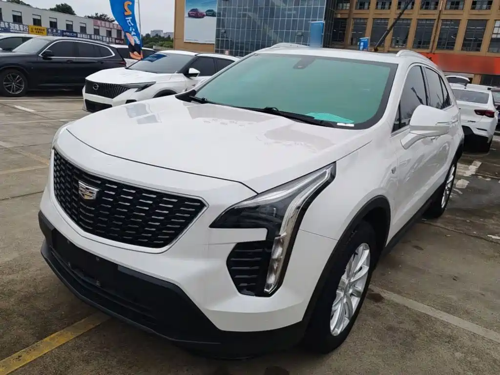 صورة 2 - Cadillac XT4