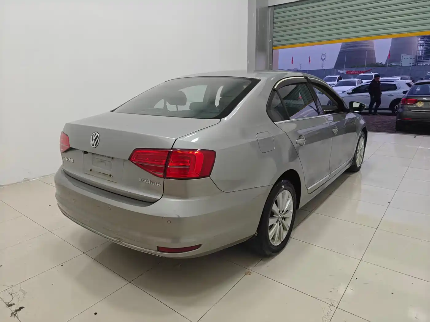 Volkswagen Sagitar 2015 1.6L Automatic Comfort фото 15