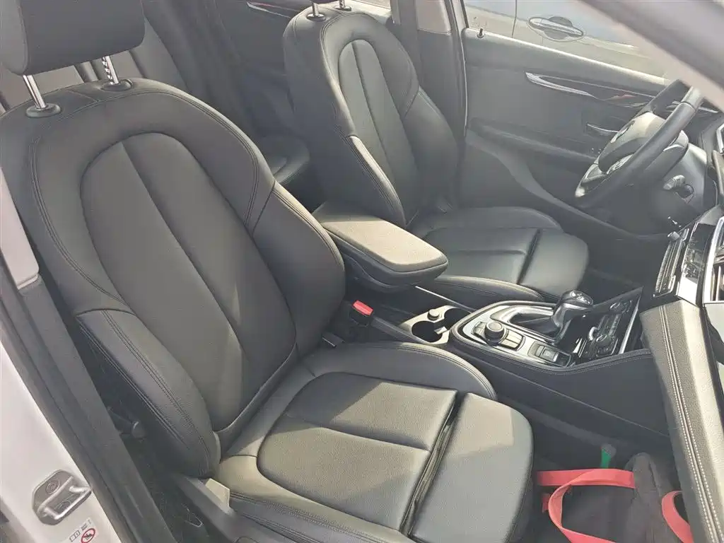 BMW 2 Series Touring 2018 218i M Sport Package фото 25