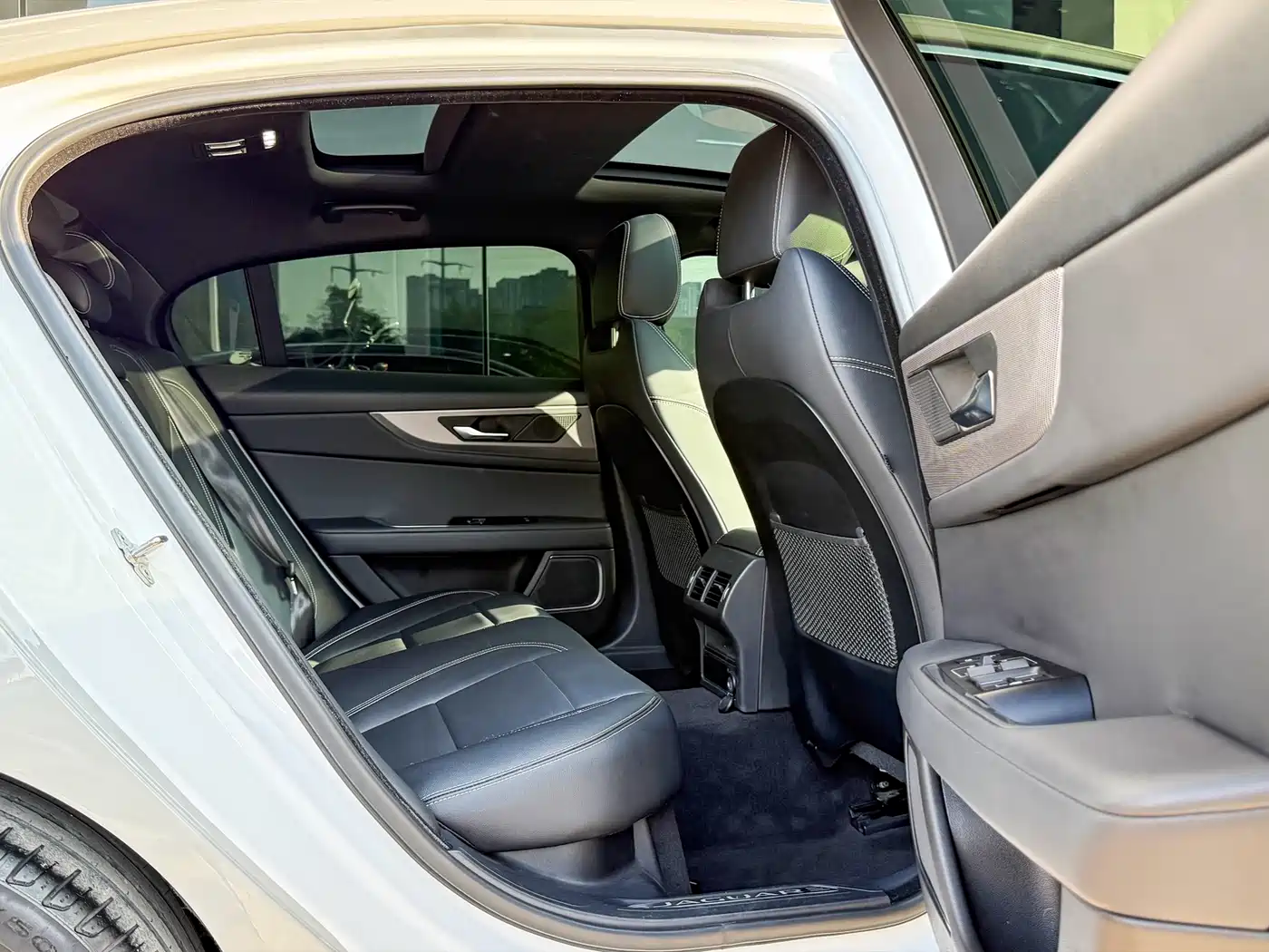 Jaguar XEL 2020 2.0T 200PS R-DYNAMIC Youth Sport Edition фото 11