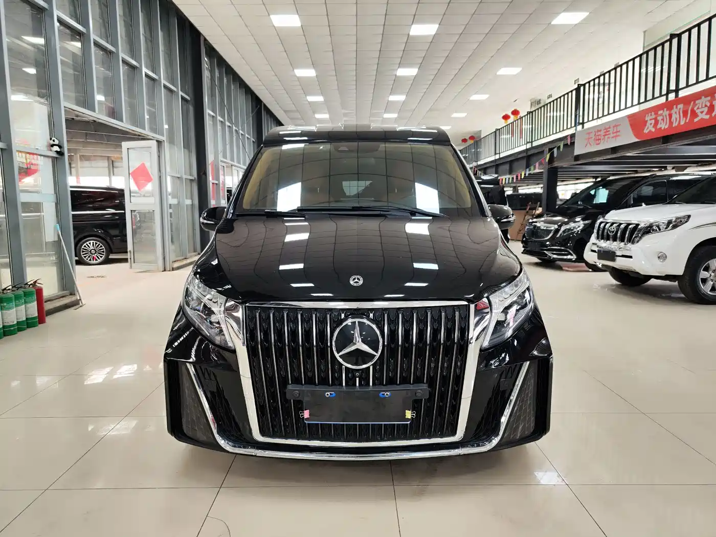 Mercedes-Benz V-Class 2018 V 260 L Premium Long Wheelbase Edition China VI фото 2