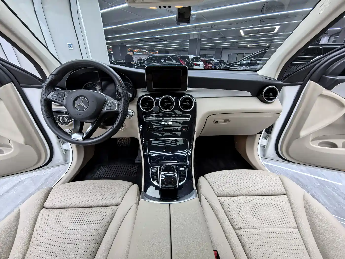 Mercedes-Benz GLC 2018 Facelift GLC 300 4MATIC Dynamic фото 14