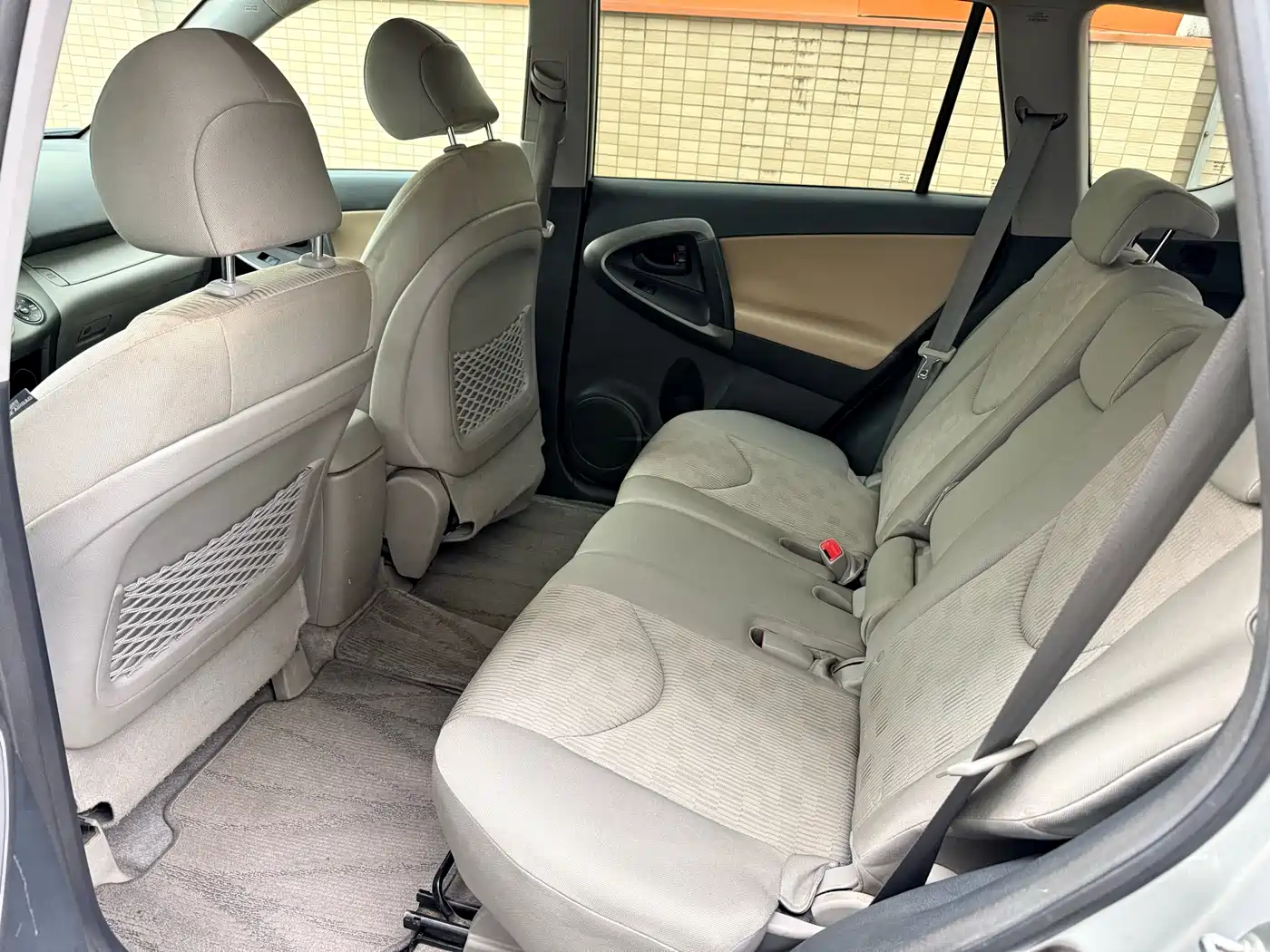 Toyota RAV4 Rongfang 2011 2.0L Automatic Luxury Edition фото 6