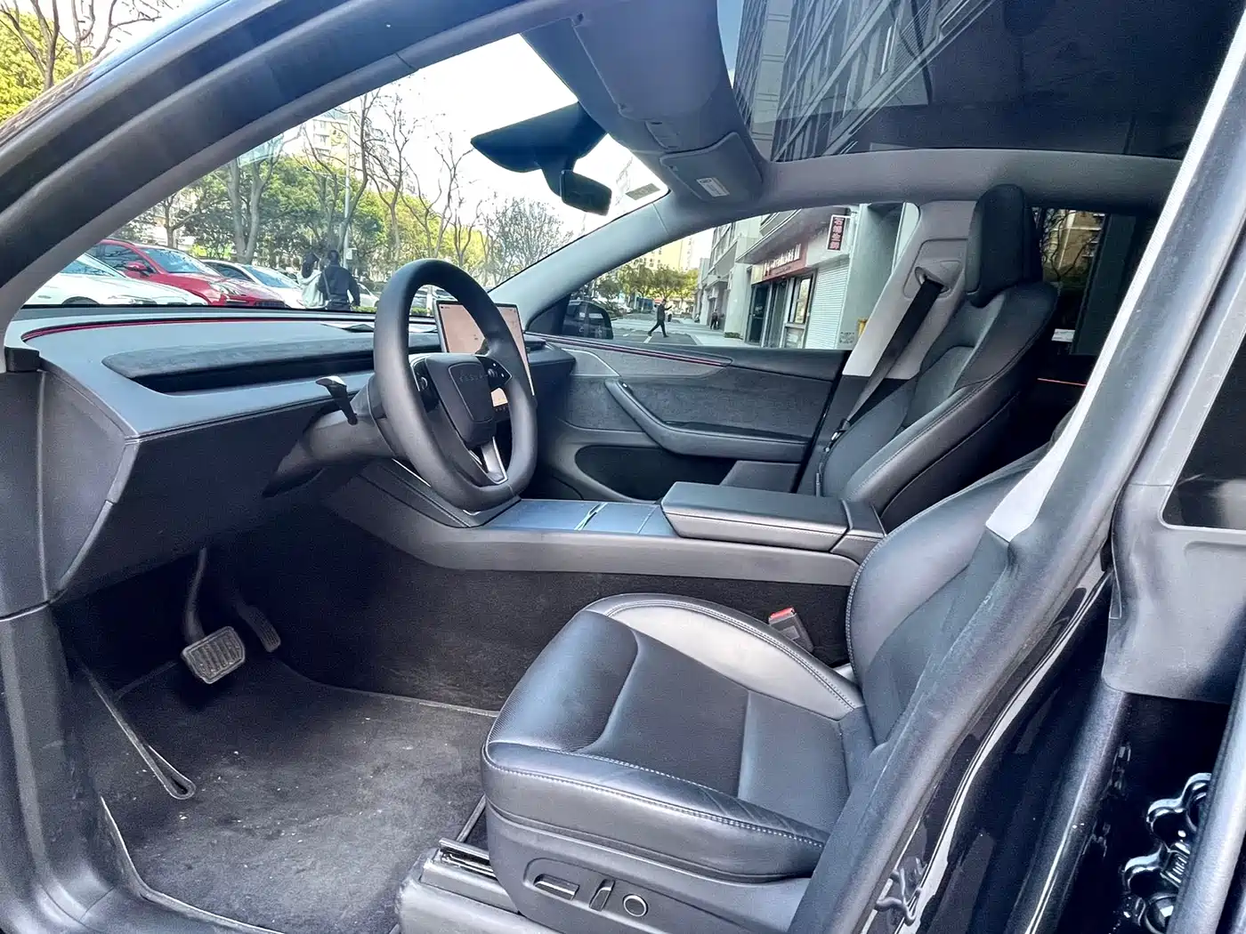 Tesla Model Y 2025 Model Long Range All-Wheel Drive Launch Edition фото 5