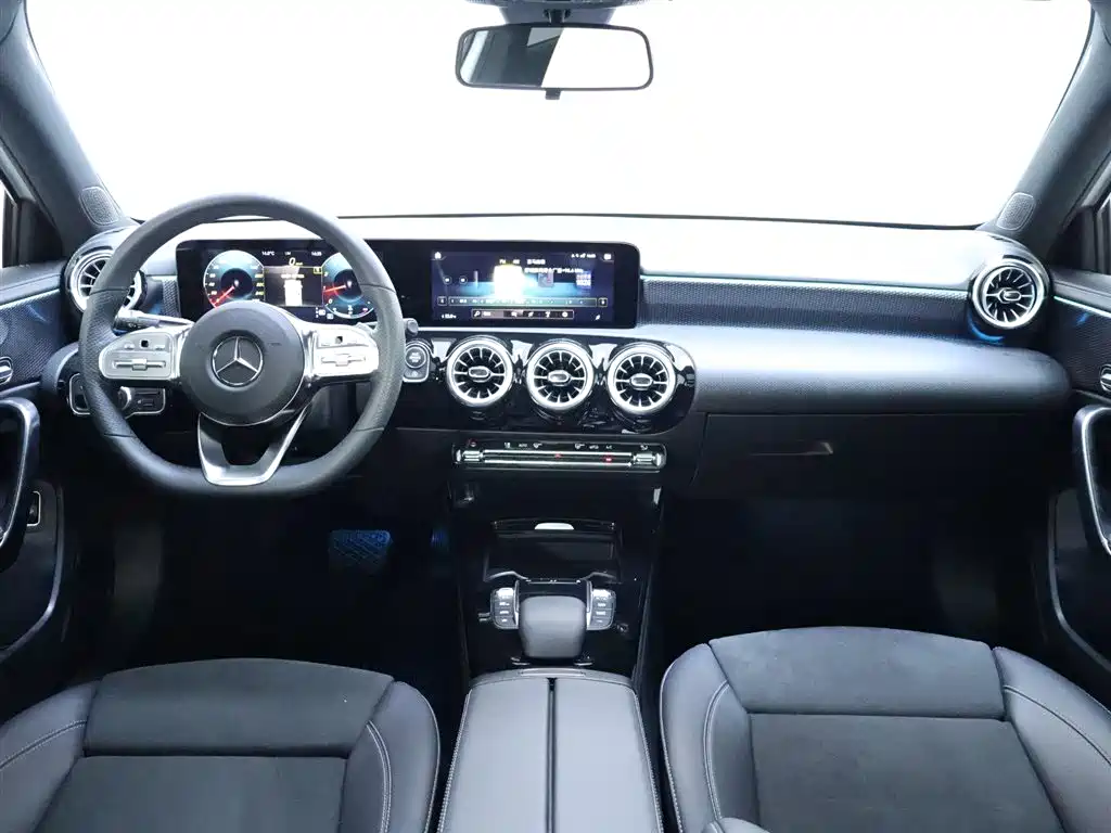Mercedes-Benz A-Class 2021 A 200 L Sport Sedan Fashion Edition фото 13
