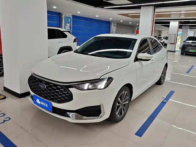 Ford Escort 1.5L, Автомат, Бриллиант