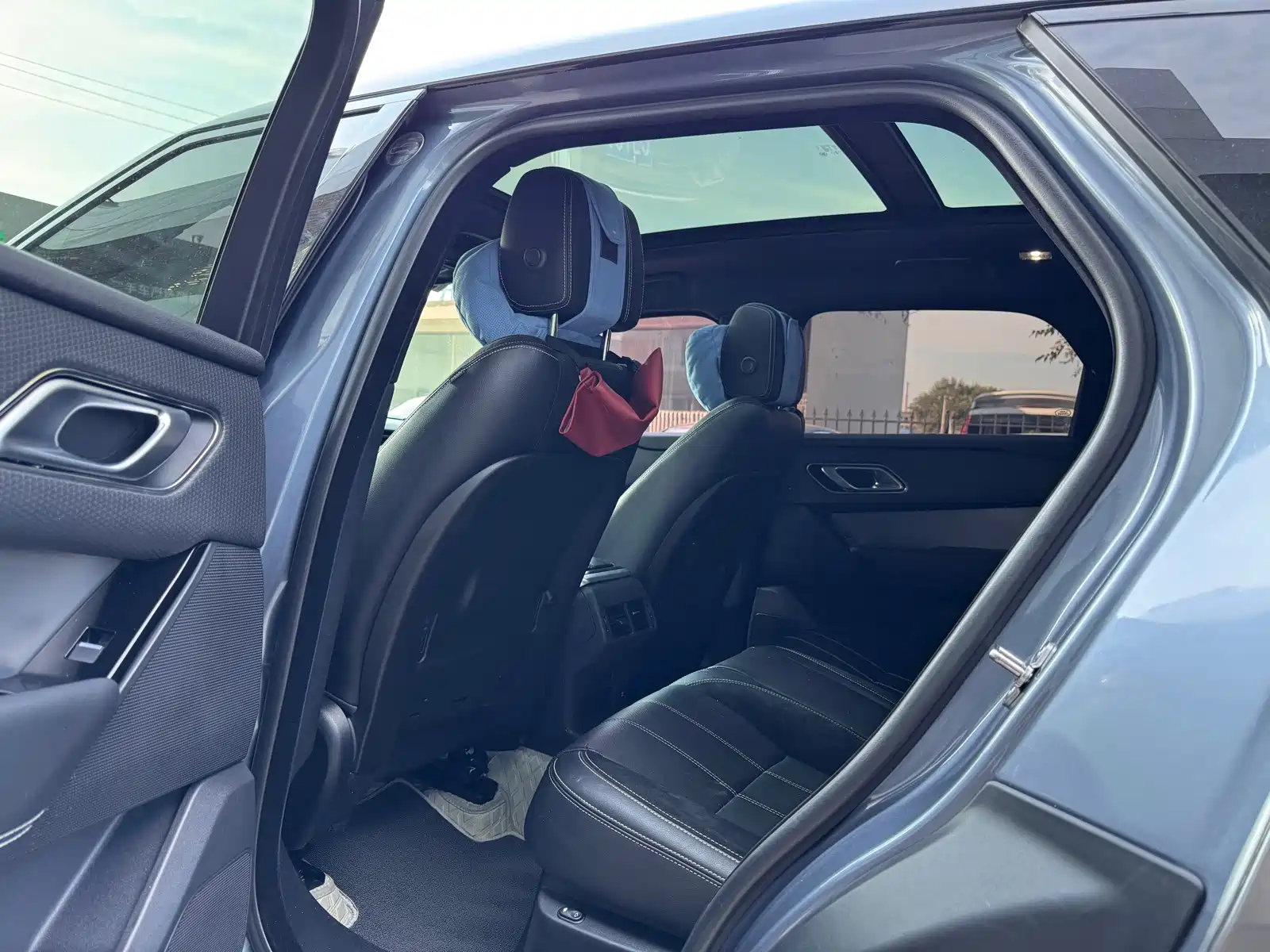 Фото 8 - Land Rover Range Rover Velar
