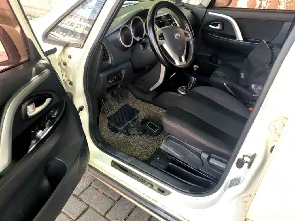 Changan CX20 2016 2014 1.4L Manual Sunroof Navigation Edition China V