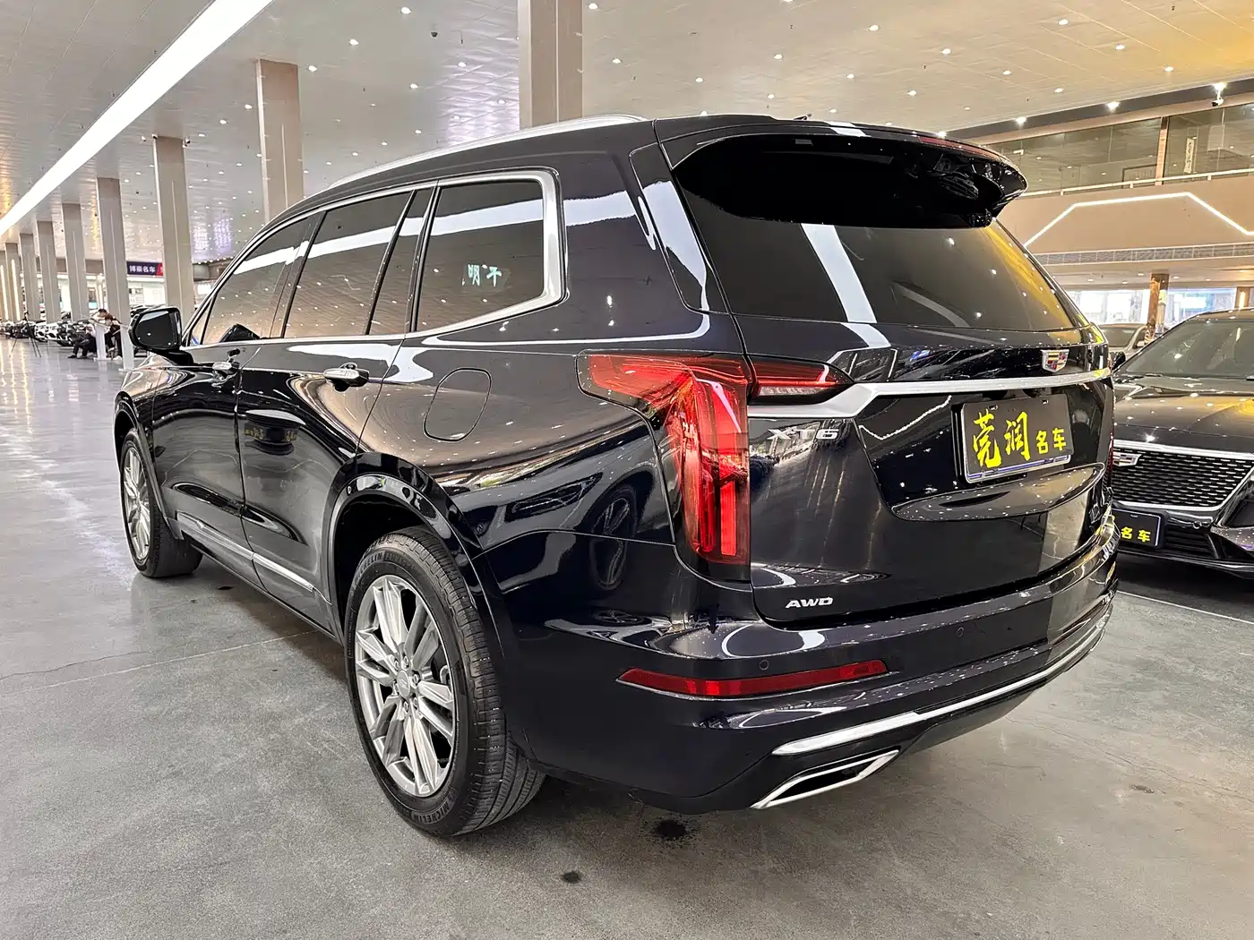 CADILLAC XT6