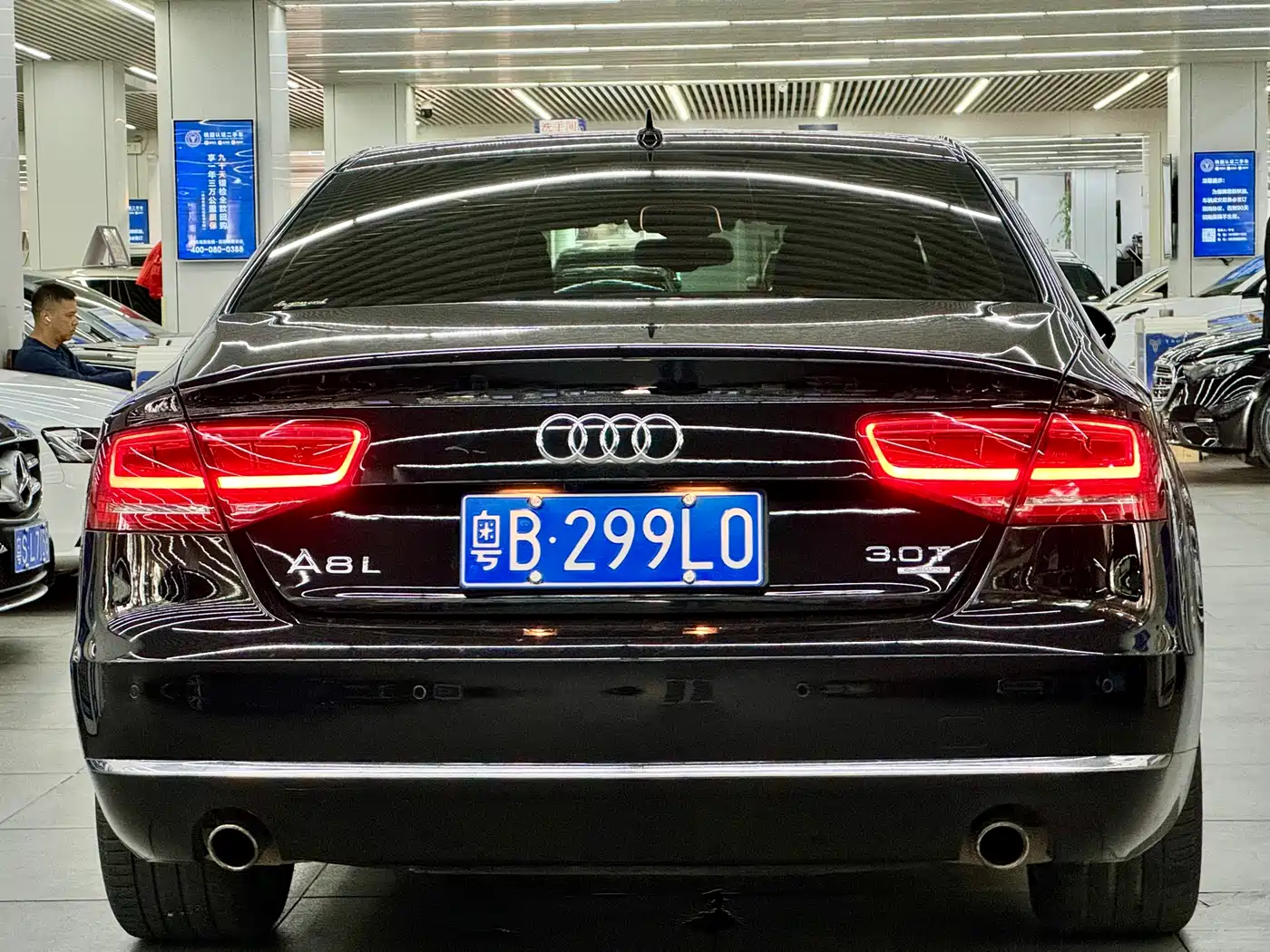 Audi A8 2011 A8L 3.0 TFSI quattro Luxury (245kW) фото 14