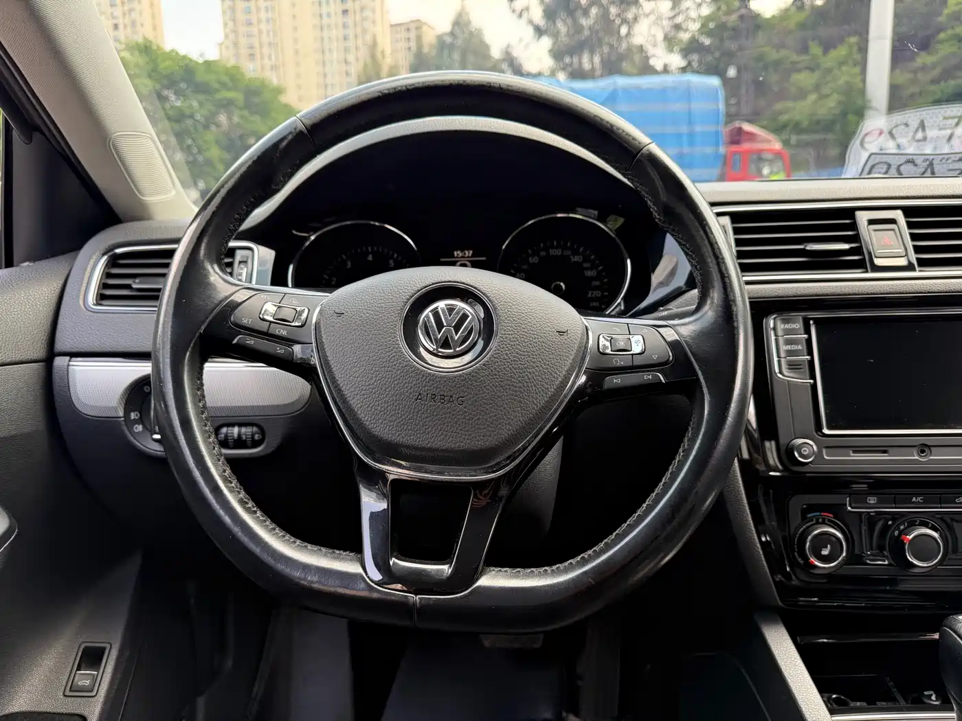 Volkswagen Sagitar 2018 180TSI DSG Premium Edition фото 10