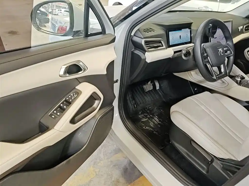 BYD Yuan UP 2024 401KM Leading Edition фото 16