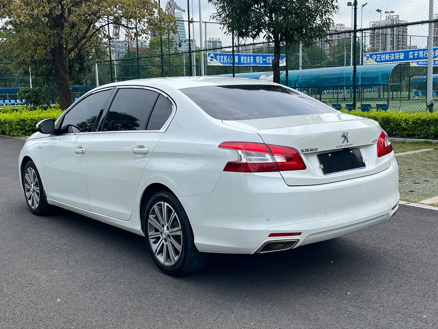 Peugeot 408 2016 1.6T Automatic Luxury Edition фото 5