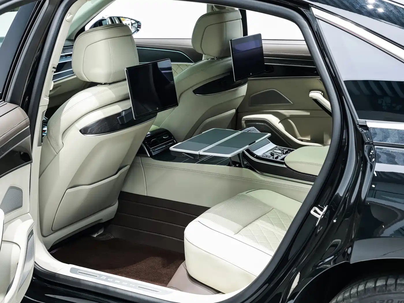 Audi A8 2022 A8L Horch Founder's Edition Legendary фото 14