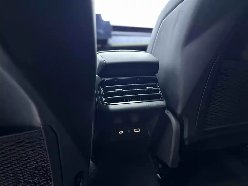 Lynk & Co 03 2023 2.0TD DCT Power Halo фото 25