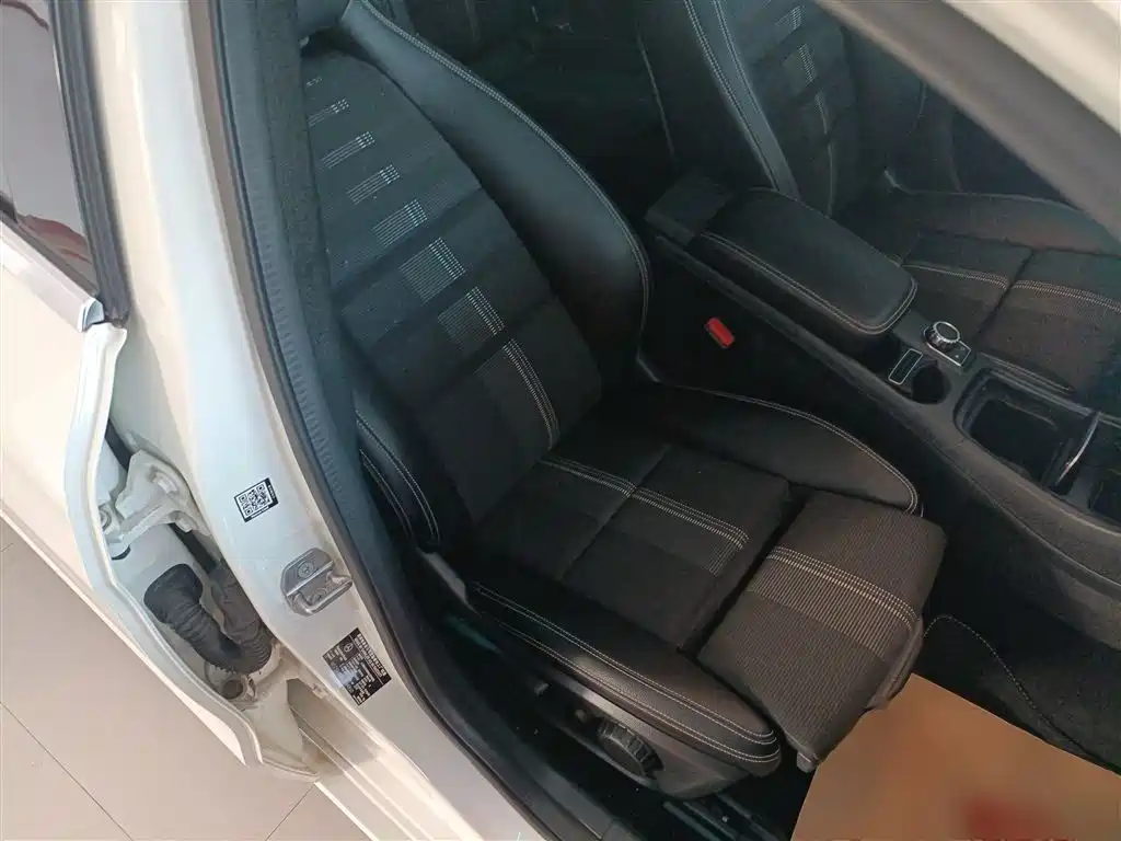 Mercedes-Benz A-Class (Import) 2018 A 200 Fashion фото 25