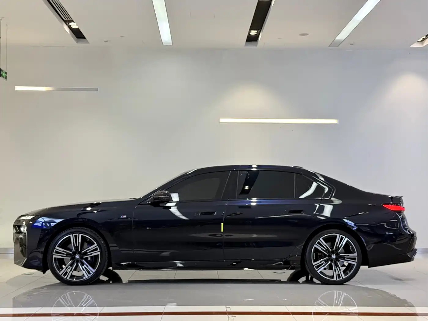 BMW 7 Series 2023 Model 740Li Leading M Sport Package фото 17