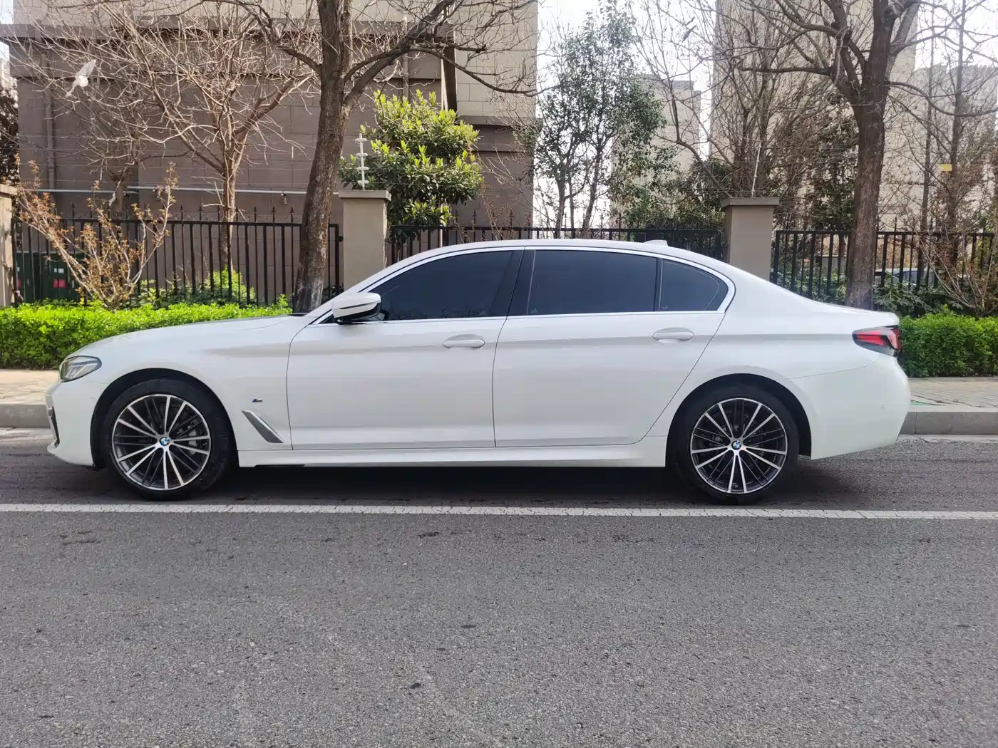 BMW 5 Series 2023 Facelift 530Li Leading M Sport Package фото 2